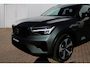 Volvo XC40 B4 Plus Dark | parkeersensoren voor & achter | Achteruitrijcamera | Trekhaak | Verwarmbare voorstoelen, stuurwiel en voorruit | Premium audio by Harman Kardon | Apple carplay/Android auto | All-season banden | Elektrisch verstelbare stoelen met geheugen.