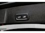 Volvo XC40 B4 Plus Dark | parkeersensoren voor & achter | Achteruitrijcamera | Trekhaak | Verwarmbare voorstoelen, stuurwiel en voorruit | Premium audio by Harman Kardon | Apple carplay/Android auto | All-season banden | Elektrisch verstelbare stoelen met geheugen.