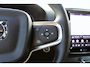 Volvo XC40 B4 Plus Dark | parkeersensoren voor & achter | Achteruitrijcamera | Trekhaak | Verwarmbare voorstoelen, stuurwiel en voorruit | Premium audio by Harman Kardon | Apple carplay/Android auto | All-season banden | Elektrisch verstelbare stoelen met geheugen.