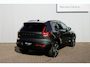 Volvo XC40 B4 Plus Dark | parkeersensoren voor & achter | Achteruitrijcamera | Trekhaak | Verwarmbare voorstoelen, stuurwiel en voorruit | Premium audio by Harman Kardon | Apple carplay/Android auto | All-season banden | Elektrisch verstelbare stoelen met geheugen.