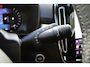 Volvo XC40 B4 Plus Dark | parkeersensoren voor & achter | Achteruitrijcamera | Trekhaak | Verwarmbare voorstoelen, stuurwiel en voorruit | Premium audio by Harman Kardon | Apple carplay/Android auto | All-season banden | Elektrisch verstelbare stoelen met geheugen.