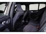 Volvo EX40 Extended Range Plus 82 kWh - IntelliSafe Assist & Surround - Harman/Kardon audio - Parkeercamera achter - Verwarmde voorstoelen & stuur - Parkeersensoren voor & achter - Draadloze tel. lader - Inklapbare trekhaak - 19' LMV