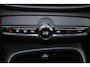 Volvo EX40 Extended Range Plus 82 kWh - IntelliSafe Assist & Surround - Harman/Kardon audio - Parkeercamera achter - Verwarmde voorstoelen & stuur - Parkeersensoren voor & achter - Draadloze tel. lader - Inklapbare trekhaak - 19' LMV