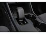 Volvo EX40 Extended Range Plus 82 kWh - IntelliSafe Assist & Surround - Harman/Kardon audio - Parkeercamera achter - Verwarmde voorstoelen & stuur - Parkeersensoren voor & achter - Draadloze tel. lader - Inklapbare trekhaak - 19' LMV