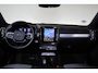 Volvo XC40 B4 Plus Dark - IntelliSafe Assist & Surround - Harman/Kardon audio - Parkeercamera achter - Verwarmde voorstoelen & stuur - Parkeersensoren voor & achter - Elektr. bedienb. voorstoelen met geheugen links - Draadloze tel. lader - Extra getint glas - Inklapbare trekhaak - 19' LMV