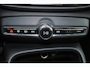 Volvo XC40 B4 Plus Dark - IntelliSafe Assist & Surround - Harman/Kardon audio - Parkeercamera achter - Verwarmde voorstoelen & stuur - Parkeersensoren voor & achter - Elektr. bedienb. voorstoelen met geheugen links - Draadloze tel. lader - Extra getint glas - Inklapbare trekhaak - 19' LMV
