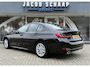 BMW 3-Serie 320e PHEV / Camera / Leder / Carplay / Sensoren / Cruise /