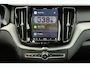 Volvo XC60 2.0 T6 Plug-in hybrid AWD Ultimate Bright | Panoramisch schuif-/ kanteldak | Harman Kardon | 360 graden camera | Trekhaak, inklapbaar | Stoel-/ stuurwielverwarming | Extra getint glas | Elektrisch verstelbare voorstoelen met geheugenfunctie | 21 inch. lichtmetalen velgen | Pilot assist | Keyless entry | BLIS | Apple carplay/ Android auto