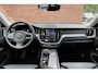 Volvo XC60 2.0 T6 Plug-in hybrid AWD Ultimate Bright | Panoramisch schuif-/ kanteldak | Harman Kardon | 360 graden camera | Trekhaak, inklapbaar | Stoel-/ stuurwielverwarming | Extra getint glas | Elektrisch verstelbare voorstoelen met geheugenfunctie | 21 inch. lichtmetalen velgen | Pilot assist | Keyless entry | BLIS | Apple carplay/ Android auto