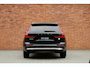 Volvo XC60 2.0 T6 Plug-in hybrid AWD Ultimate Bright | Panoramisch schuif-/ kanteldak | Harman Kardon | 360 graden camera | Trekhaak, inklapbaar | Stoel-/ stuurwielverwarming | Extra getint glas | Elektrisch verstelbare voorstoelen met geheugenfunctie | 21 inch. lichtmetalen velgen | Pilot assist | Keyless entry | BLIS | Apple carplay/ Android auto