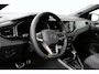 Volkswagen Polo 1.0 TSI DSG R-Line Panorama dak Navigatie App Connect Climate Control Parkeer sensoren Camera Cruise control adaptive Lichtmetalen velgen