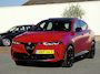 Alfa Romeo Tonale 1.5T Hybrid Veloce | Pano | Camera | ACC | Flippers | Stuur/stoelverw. | 20inch | ALL BLACK!