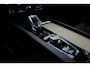 Volvo XC60 T6 Plug-in hybrid AWD Ultra Dark | Luchtvering | Panoramadak | Trekhaak | Verwarmbare voorstoelen, achterbank en stuurwiel | Head-up display | Premium audio by Harman Kardon | 360 graden camera |