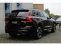Volvo XC60 T6 Plug-in hybrid AWD Ultra Dark | Luchtvering | Panoramadak | Trekhaak | Verwarmbare voorstoelen, achterbank en stuurwiel | Head-up display | Premium audio by Harman Kardon | 360 graden camera |