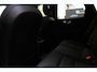 Volvo XC60 T6 Plug-in hybrid AWD Ultra Dark | Luchtvering | Panoramadak | Trekhaak | Verwarmbare voorstoelen, achterbank en stuurwiel | Head-up display | Premium audio by Harman Kardon | 360 graden camera |