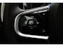Volvo XC60 T6 Plug-in hybrid AWD Ultra Dark | Luchtvering | Panoramadak | Trekhaak | Verwarmbare voorstoelen, achterbank en stuurwiel | Head-up display | Premium audio by Harman Kardon | 360 graden camera |