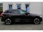 Volvo XC60 T6 Plug-in hybrid AWD Ultra Dark | Luchtvering | Panoramadak | Trekhaak | Verwarmbare voorstoelen, achterbank en stuurwiel | Head-up display | Premium audio by Harman Kardon | 360 graden camera |