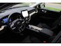 Volvo XC60 T6 Plug-in hybrid AWD Ultra Dark | Luchtvering | Panoramadak | Trekhaak | Verwarmbare voorstoelen, achterbank en stuurwiel | Head-up display | Premium audio by Harman Kardon | 360 graden camera |