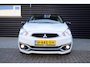 Mitsubishi Space Star 1.0 Cool+ Bi-Tone 'Black over White' Pearl White met een Attitude Black dak