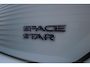 Mitsubishi Space Star 1.0 Cool+ Bi-Tone 'Black over White' Pearl White met een Attitude Black dak