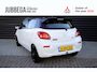 Mitsubishi Space Star 1.0 Cool+ Bi-Tone 'Black over White' Pearl White met een Attitude Black dak