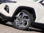 Hyundai Tucson 1.6 T-GDI PHEV Comfort Smart 4WD / Stoelverwarming / Stuurverwarming / Achteruitrijcamera / Parkeersensoren Voor + Achter / Navigatie / Apple Carplay & Android Auto / | Achteruitrijcamera | Airco (automatisch) | Apple Carplay/Android Auto|telefoonintegratie premium