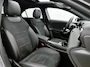 Mercedes-Benz A-klasse 250 e AMG Nightpakket | Panoramadak | Trekhaak | Alarm | Sfeerverlichting | Keyless Go | Stuur en Stoelverwarming | CarPlay | Inclusief 24 maanden Mercedes-Benz Certified garantie voor Europa.