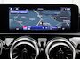 Mercedes-Benz A-klasse 250 e AMG Nightpakket | Panoramadak | Trekhaak | Alarm | Sfeerverlichting | Keyless Go | Stuur en Stoelverwarming | CarPlay | Inclusief 24 maanden Mercedes-Benz Certified garantie voor Europa.