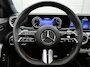 Mercedes-Benz A-klasse 250 e AMG Nightpakket | Panoramadak | Trekhaak | Alarm | Sfeerverlichting | Keyless Go | Stuur en Stoelverwarming | CarPlay | Inclusief 24 maanden Mercedes-Benz Certified garantie voor Europa.