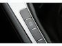 Volkswagen Golf 1.6 TDI Highline BlueMotion Parkeersensoren/Apple carpley/Navigatie/Lichtmetalen velgen/LED/Sportstoelen/Multifunctioneel stuurwiel/Elektrische ramen/Elektrisch verstelbare spiegels.