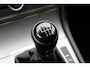 Volkswagen Golf 1.6 TDI Highline BlueMotion Parkeersensoren/Apple carpley/Navigatie/Lichtmetalen velgen/LED/Sportstoelen/Multifunctioneel stuurwiel/Elektrische ramen/Elektrisch verstelbare spiegels.