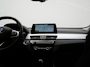 BMW X1 xDrive25e Advantage PHEV 221pk Dealer O.H | SOH 87,9% | Trekhaak Afn. | Adaptive Cruise | Head Up | Camera | Sportstoelen Memory & Verwarmd | Stuur Verwarmd | Sfeerverlichting | Navigatie | DAB | 17"L.M | Plug In Hybrid |