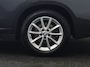 BMW X1 xDrive25e Advantage PHEV 221pk Dealer O.H | SOH 87,9% | Trekhaak Afn. | Adaptive Cruise | Head Up | Camera | Sportstoelen Memory & Verwarmd | Stuur Verwarmd | Sfeerverlichting | Navigatie | DAB | 17"L.M | Plug In Hybrid |