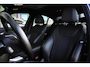 BMW 3-Serie 320i High Executive | 184 PK | Leder | Navigatie | Cruise control | Parkeersensoren | BMW 3-serie 320i High Executive met 2.0-liter viercilinder benzinemotor van 184 PK, luxe lederen bekleding en navigatiesysteem, voorzien van cruisecontrol, parkeersensoren en diverse comfort-