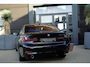 BMW 3-Serie 320i High Executive | 184 PK | Leder | Navigatie | Cruise control | Parkeersensoren | BMW 3-serie 320i High Executive met 2.0-liter viercilinder benzinemotor van 184 PK, luxe lederen bekleding en navigatiesysteem, voorzien van cruisecontrol, parkeersensoren en diverse comfort-