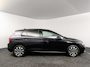 Volkswagen Golf 1.0 eTSI Active | Panoramadak | Trekhaak | Navigatie | Stoelverwarming |