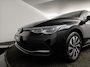 Volkswagen Golf 1.0 eTSI Active | Panoramadak | Trekhaak | Navigatie | Stoelverwarming |