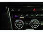 Volkswagen T-Roc 1.5 TSI 150pk DSG Sport Business R | Navigatie | Trekhaak | Stoelverwarming
