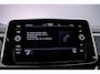Volkswagen T-Roc R-Line Business 1.5 TSI 150pk Adaptive cruise control, Achteruitrijcamera, Parkeersensoren, LED koplampen, App connect, Airco, DAB, Radio, Bluetooth