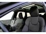 Volvo XC60 T6 Plug-in hybrid AWD Ultra Dark | Luchtvering | Panoramadak | Trekhaak | Verwarmbare voorstoelen, achterbank en stuurwiel | Head-up display | 360 graden camera | Premium audio by Harman Kardon |