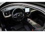 Volvo XC60 T6 Plug-in hybrid AWD Ultra Dark | Luchtvering | Panoramadak | Trekhaak | Verwarmbare voorstoelen, achterbank en stuurwiel | Head-up display | 360 graden camera | Premium audio by Harman Kardon |