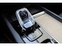 Volvo XC60 T6 Plug-in hybrid AWD Ultra Dark | Luchtvering | Panoramadak | Trekhaak | Verwarmbare voorstoelen, achterbank en stuurwiel | Head-up display | 360 graden camera | Premium audio by Harman Kardon |