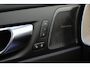 Volvo XC60 T6 Plug-in hybrid AWD Ultra Dark | Luchtvering | Panoramadak | Trekhaak | Verwarmbare voorstoelen, achterbank en stuurwiel | Head-up display | 360 graden camera | Premium audio by Harman Kardon |