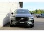 Volvo XC60 T6 Plug-in hybrid AWD Ultra Dark | Luchtvering | Panoramadak | Trekhaak | Verwarmbare voorstoelen, achterbank en stuurwiel | Head-up display | 360 graden camera | Premium audio by Harman Kardon |