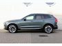 Volvo XC60 T6 Plug-in hybrid AWD Ultra Dark | Luchtvering | Panoramadak | Trekhaak | Verwarmbare voorstoelen, achterbank en stuurwiel | Head-up display | 360 graden camera | Premium audio by Harman Kardon |