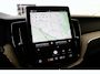 Volvo XC60 T6 Plug-in hybrid AWD Ultra Dark | Luchtvering | Panoramadak | Trekhaak | Verwarmbare voorstoelen, achterbank en stuurwiel | Head-up display | 360 graden camera | Premium audio by Harman Kardon |