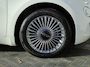 Fiat 500 Icon 42 kWh / SOH 96% / All season banden / CCS Snellader / Navigatie via Apple Carplay of Android Auto / Cruise control / Climate control / Keyless start / Lichtmetalen wielen 16“ /