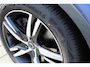 Volvo XC40 1.5 T5 Recharge R-Design Expression | Afwijkende dakkleur | Alarm klasse 1(startblokkering) | Centrale deurvergrendeling met afstandsbediening | Cruise control | dodehoekdetectie met correctie (Bliss) | Kunstlederen/alcantara bekleding | Navigatiesysteem full map + hard disk | Start/stop systeem | Elektrisch glazen schuif-/kanteldak | Rondomzicht camera | Elektrisch verstelbare stoel(en) met geheugen