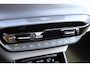 Hyundai i20 1.0 T-GDI Premium Automaat | Trekhaak | 17'' velgen | Parkeersensoren | Climate controle | Cruise control | Draadloos laden | Keyless entry | Privacy glass