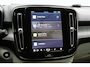 Volvo XC40 2.0 B3 164 PK Plus Dark, 4-Cilinder, Harman/Kardon, Leder, Trekhaak, Memory, Camera